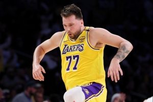 雷迪克：東契奇做些傻事是享受比賽的方式 我允許他不按套路出手