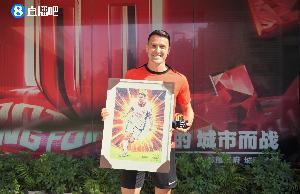 蓉城鐵血隊(duì)長！小吧為周定洋制作漫畫人物海報(bào)，本人社媒點(diǎn)贊