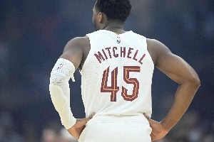 ESPN預(yù)測(cè)新賽季東部各隊(duì)?wèi)?zhàn)績：騎士第1 魔術(shù)第2 綠軍第5 76人第11