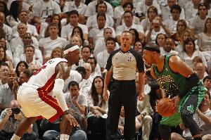 皮爾斯：和老詹競爭成就了我！我需要他 我覺得他也需要我