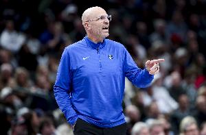 Stein：過去兩個(gè)休賽期 基德曾分別收到湖人和尼克斯的執(zhí)教邀約