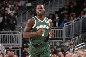 Shams：雄鹿已經(jīng)裁掉了2023年末尾秀克里斯-利文斯頓