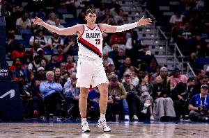 同樣深陷犯規(guī)泥淖！克林根背5犯得9分10板2助3帽 5個(gè)前板展現(xiàn)活力