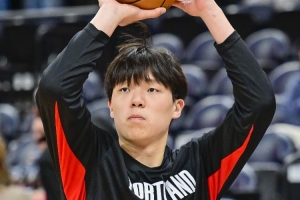 小楊下場后落淚問題不大 開拓者下屬球隊(duì)的GM助理杰特很看好他