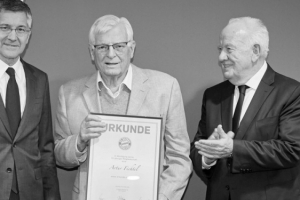 95歲榮譽(yù)會員菲希特爾離世，拜仁官方發(fā)文悼念