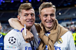 德天空：克羅斯兄弟注冊(cè)成為紐卡會(huì)員，俱樂(lè)部贈(zèng)送主場(chǎng)球衣