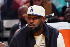 紀(jì)錄終結(jié)？記者：詹姆斯的賽季出戰(zhàn)場次可能不足以入選最佳陣容了