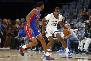 外線不準(zhǔn)！11號(hào)秀科沃德13投5中&三分9中2得到12分3板4助1斷