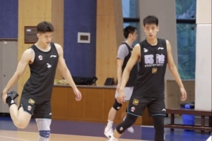 不知道堅(jiān)持的意義 堅(jiān)持會(huì)告訴你 福建男籃最新訓(xùn)練來襲