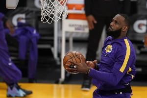 文胖：考慮到詹姆斯休賽期言論 若湖人開局不理想他也非不可交易