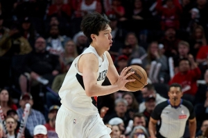 如何改進楊瀚森在空位接不到球？比盧普斯：我會讓他更多組織進攻