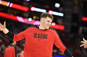 拓記：克林根今晚打得很棒 19分鐘兩雙 就罰球差點意思