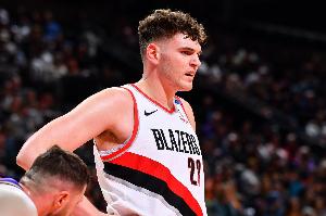 15分11板！拓記曬克林根昨日數(shù)據(jù)：絕對(duì)是球隊(duì)首發(fā)中鋒 毫無(wú)懸念