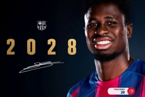 后場多面手！官方：巴薩和18歲后衛(wèi)蘭德里-法雷續(xù)約至2028年