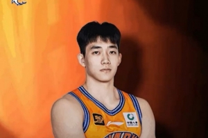 未來可期等你閃耀！祝上海男籃球員萬孟霖21歲生日快樂！