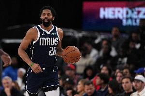 媒體人談丁威迪被黃蜂裁掉：球員正值當(dāng)打之年 或者考慮一下CBA？