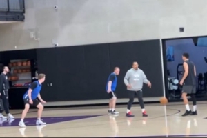 日記：布克訓(xùn)練后進(jìn)行了額外加練 通常他缺席比賽時(shí)才會(huì)這么做