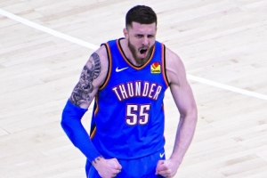 三分也有！哈滕上半場(chǎng)8投6中&三分2中1得到13分6板1助