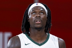 真摯的祝福！祝雄鹿球員克里斯-利文斯頓22歲生日快樂！