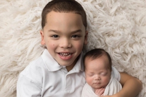 人生贏家！李凱爾更新社媒曬兩個(gè)孩子近照：little Benny 