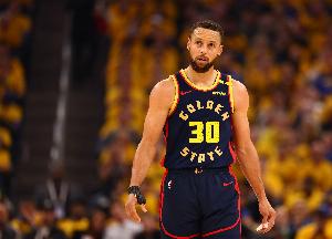 科爾：庫里還是一如既往地有條不紊 他今晚的節(jié)奏和體能都很好