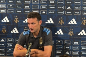 斯卡洛尼：讓岡薩雷斯踢邊衛(wèi)是因?yàn)樗羞@個(gè)能力，與對(duì)手無(wú)關(guān)