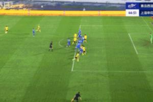 真沒越位??！張呈棟暴怒原因：球隊任意球配合，邊裁第一時間舉旗