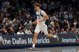 得繼續(xù)沖擊！弗拉格上半場7中4得9分1助1帽