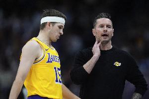 雷迪克：最讓我感到鼓舞的是場(chǎng)上的溝通比去年同期有了長(zhǎng)足進(jìn)步