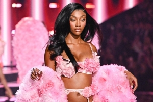 WNBA里斯維密走秀！超多天使強(qiáng)勢回歸更有TWICE獻(xiàn)唱