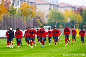 長春氣溫驟降 亞泰將士訓練熱情不減