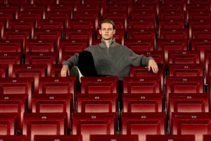 續(xù)約！德容社媒曬在諾坎普照片：不僅是俱樂部，更是大家庭