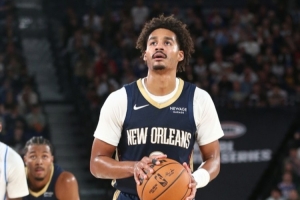 23.8%三分命中率！鵜鶘三分21投僅5中！半場(chǎng)結(jié)束落后火箭1分！