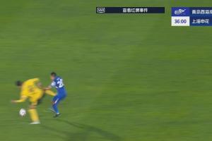 暴力動作！孫捷亮鞋底蹬踹于漢超染黃，主裁看VAR后改判紅牌！