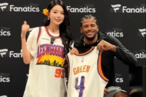 美女主持小太陽：拿到杰倫-格林的To簽啦 哥們中文說得不錯