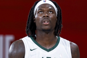 當(dāng)年富保羅警告多隊(duì)別選擇利文斯頓 如今他在雄鹿被裁了