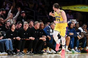 東契奇：要在合理出手與瘋狂投籃之間找到平衡 我已經(jīng)有進步了