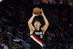 比盧普斯：楊瀚森在適應(yīng)語言&文化上做得很好 但還有很長的路要走