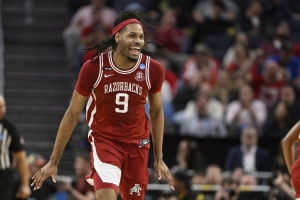 場均7分5籃板1蓋帽！黃蜂官方宣布簽下阿肯色大學中鋒喬納斯-艾杜