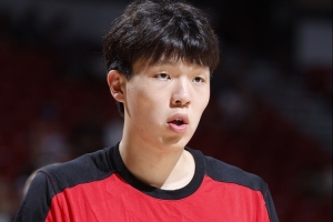 媒體人：楊瀚森很多的防守壞習慣都是在CBA和青年隊養(yǎng)成的 趕緊改