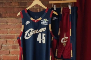 騎士經(jīng)典版球衣驚艷亮相！隊記：絕對完美 滿分10分 這球衣非常棒