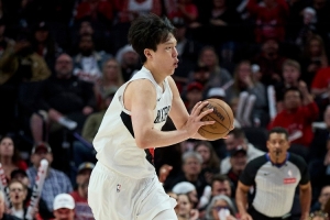 媒體人：楊瀚森首節(jié)后2分鐘喘不過來了 講真我覺得應該要減重