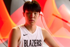 魯媒：楊瀚森對(duì)于高強(qiáng)度比賽的適應(yīng)程度越來(lái)越高 他沒(méi)讓球迷失望