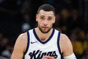 中規(guī)中矩！拉文上半場8投3中&三分6中3 砍下13分4籃板3助攻