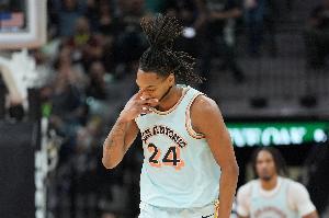 瓦塞爾8中4得到10分3籃板4助攻 正負(fù)值+25全場(chǎng)最高！