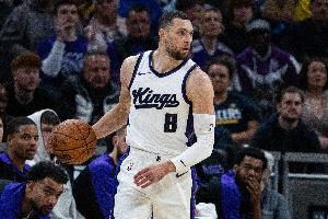 隨便打打！拉文三節(jié)11中4拿到15分4板6助