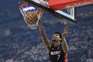 阿德巴約：我對韋爾很嚴(yán)格 有時(shí)他會自我否定我?guī)退褡髌饋? >
                                        </div>
                                    </div>
                                                                        <div   id=