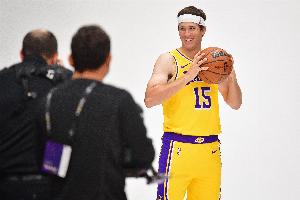 里夫斯：老詹缺席帶來的責(zé)任 我們得全隊(duì)去分擔(dān)