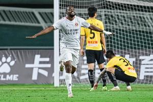 28球不含點(diǎn)球！遼寧鐵人外援姆本扎打破中甲單賽季進(jìn)球紀(jì)錄