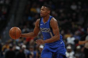 獨(dú)行俠官方：球隊(duì)裁掉小丹尼斯-史密斯、班頓和厄爾三名球員